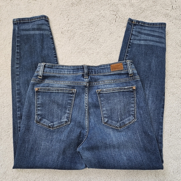 Judy Blue | Relaxed Fit Distressed Denim Blue Jeans JB82102DK, Womens 9/29 - Picture 5 of 6